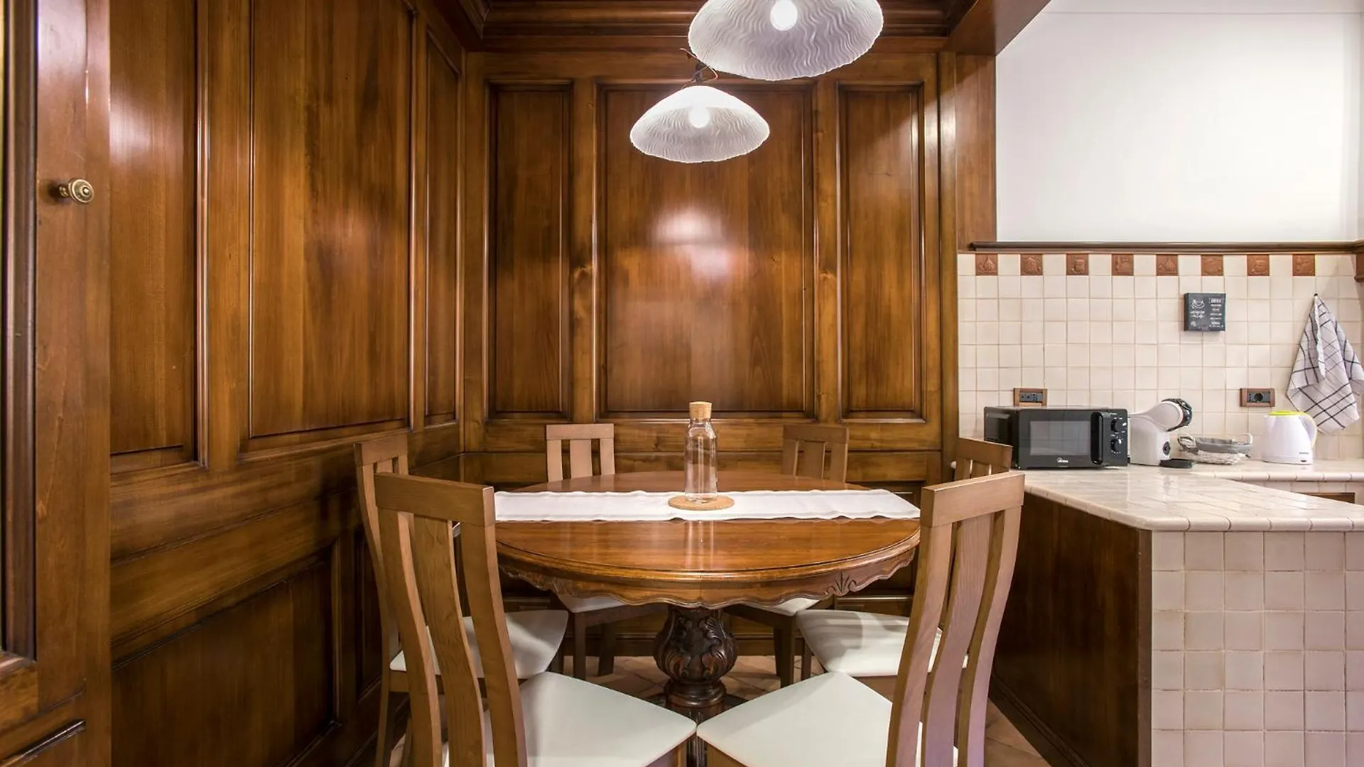 Appartamento Appia Luxe - A Poche Fermate Del Centro Roma