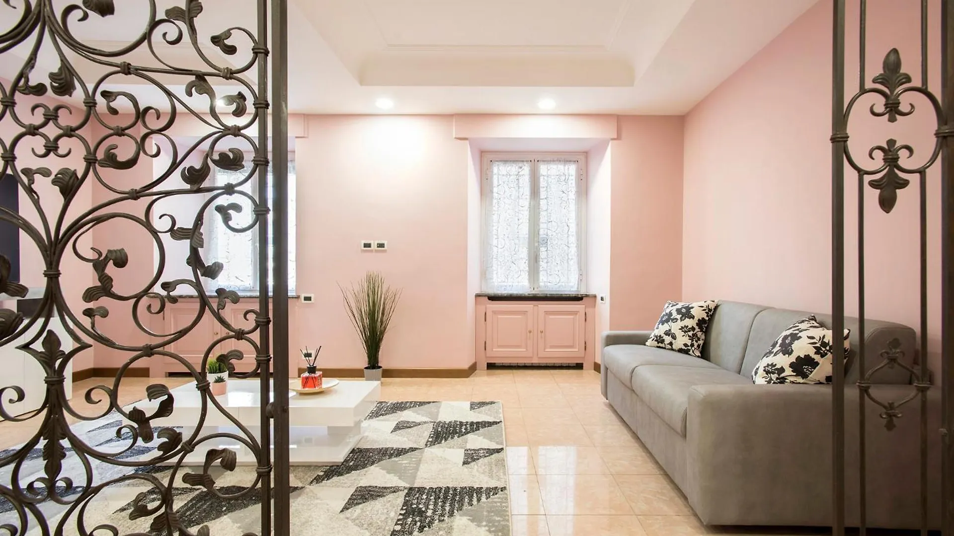 Appartamento Appia Luxe - A Poche Fermate Del Centro Roma 0*,  Italia